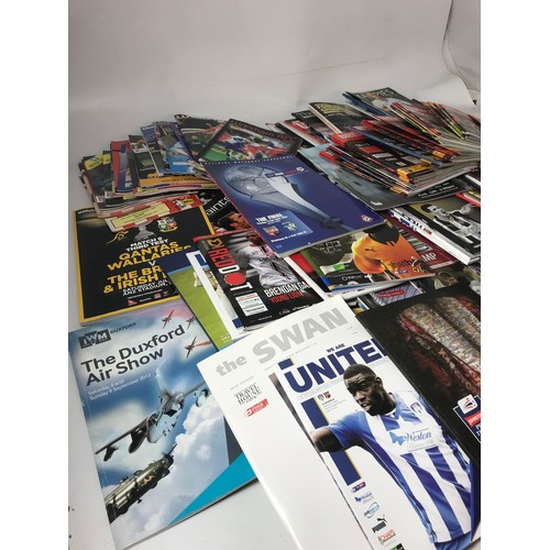 103 - QUALITY OF MISCELLANEOUS SPORTS PROGRAMMES, INC. FOOTBALL, BRENTFORD, & MANY OTHER CLUBS