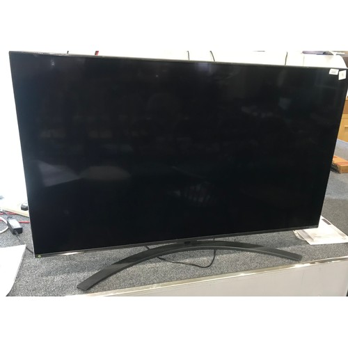 686 - LG TV SERIAL NO. 49MNAO816NA COMPLETE WITH CABLES