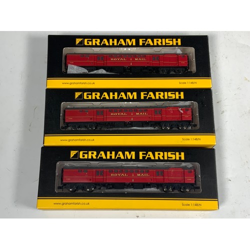 221 - GRAHAM FARISH N GAUGE, 3 BOXED PARCELS COACHES : 374-901A TPO SORTING VAN X3