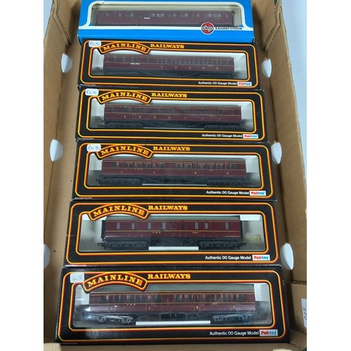 272 - MAINLINE RAILWAYS, 5 BOXED LMS 57’ COACHES & AN AIRFIX WR AUTO COACH IN MAROON