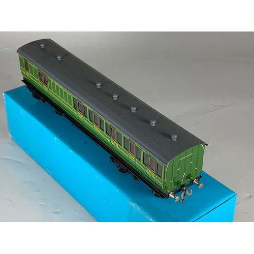 506 - ACE TRAINS, BOXED SOUTHERN RAILWAY BRAKE COACH, LINED GREEN. VGC