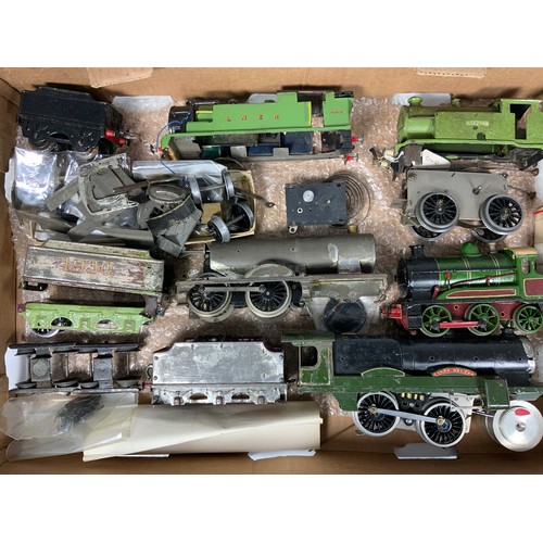 496 - HORNBY, BASSETT LOWKE, BING, A GOOD BOX OF LOCOMOTIVE BODIES, TENDERS & PARTS, INC. A HORNBY LORD NE... 