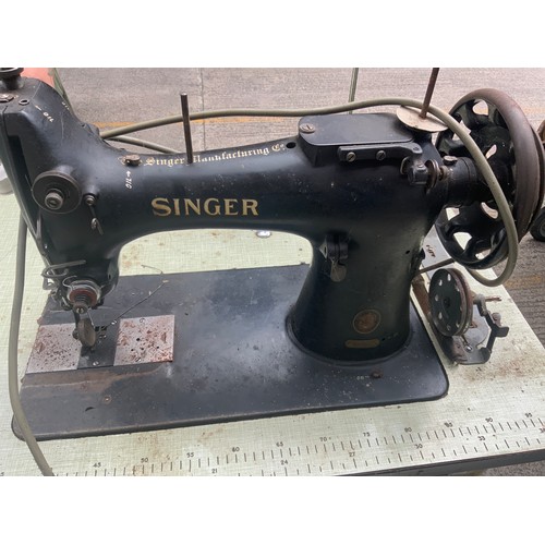 452 - SINGER LEATHER SEWING MACHINE ON STAND