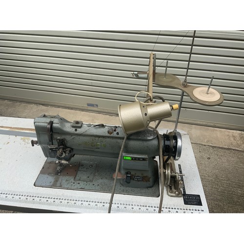 446 - SINGER LEATHER SEWING MACHINE WITH ANGLE POISE LAMP