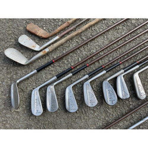 424 - VINTAGE GOLF CLUBS