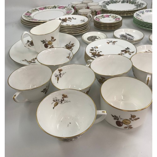 148 - LARGE COLLECTION OF ROYAL WORCESTER MIXED CHINA