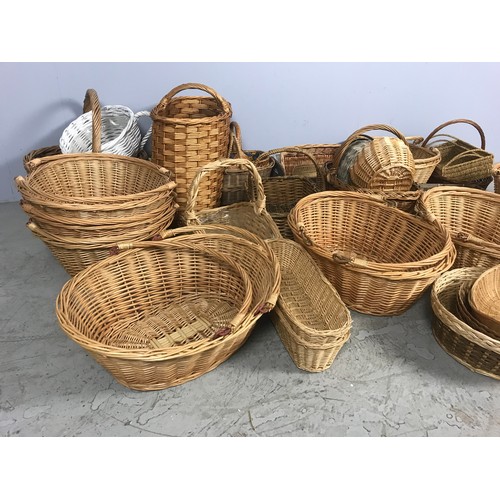 371 - LARGE QUANTITY OF WICKER BASKETS