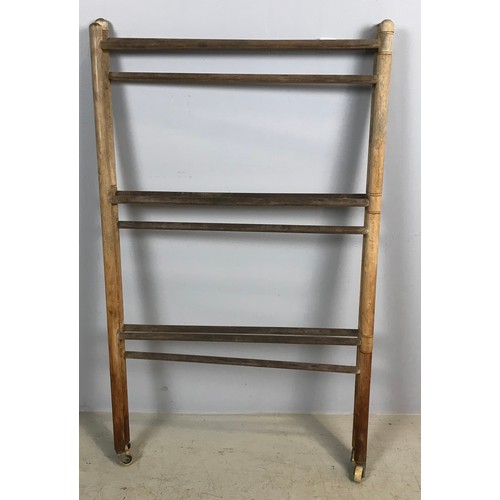 528 - TOWEL RAIL 112cm TALL