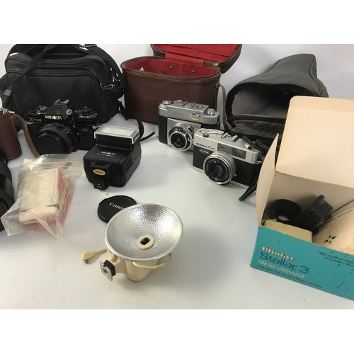 211 - MISC. 35MM CAMERAS AND ACCESSORIES INCLUDING MINOLTA 70-210 ZOOM LENS