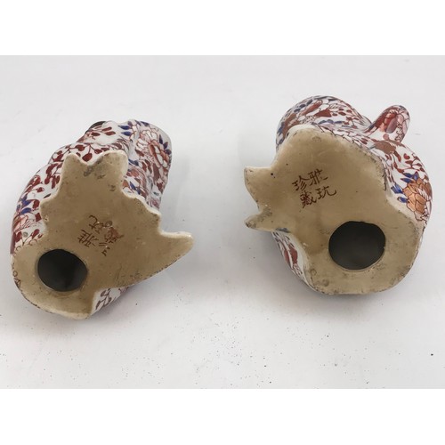 97 - TWO ORIENTAL IMARI FROGS WITH 4 CHARACTER BACKSTAMPS