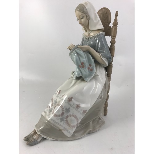 106 - LARGE SCALE LLADRO FIGURE OF A LADY WITH EMBROIDERY