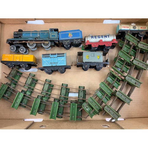 451 - 0 GAUGE, CHAD VALLEY, LOCOMOTIVE 10138, 5 WAGONS & TRACK