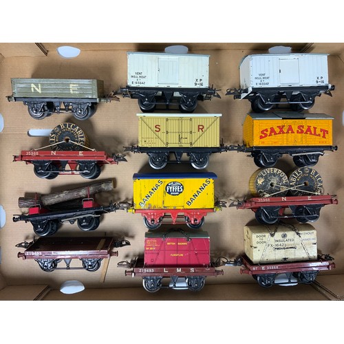 452 - HORNBY 0 GAUGE WAGONS, A NICE COLLECTION OF 12 U/B WAGONS, NOTED SR LATE REFRIGERATOR VAN, 2 X VENT ... 