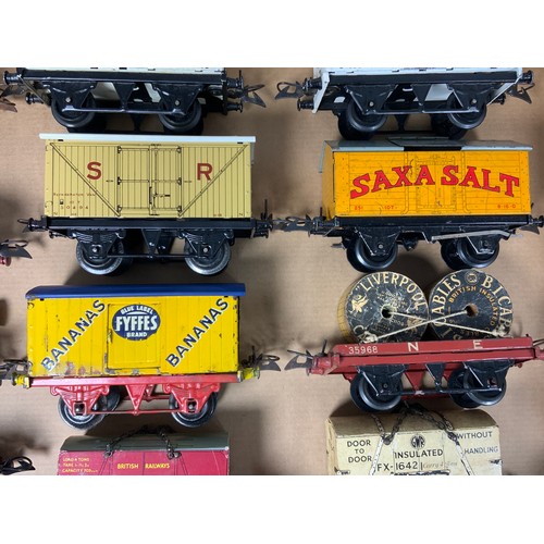 452 - HORNBY 0 GAUGE WAGONS, A NICE COLLECTION OF 12 U/B WAGONS, NOTED SR LATE REFRIGERATOR VAN, 2 X VENT ... 