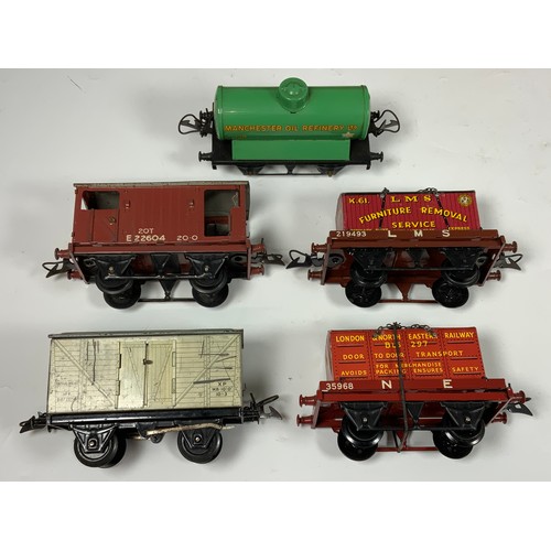 454 - HORNBY 5 BOXED 0 GAUGE WAGONS, MANCHESTER OIL REFINERY, EASTERN BRAKE, LNER CONTAINER, LMS CONTAINER... 