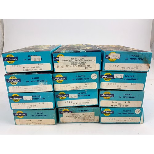 273 - ATHEARN 12 ‘BOXED’ MODEL RAILROAD WAGONS, BOX CARS ETC