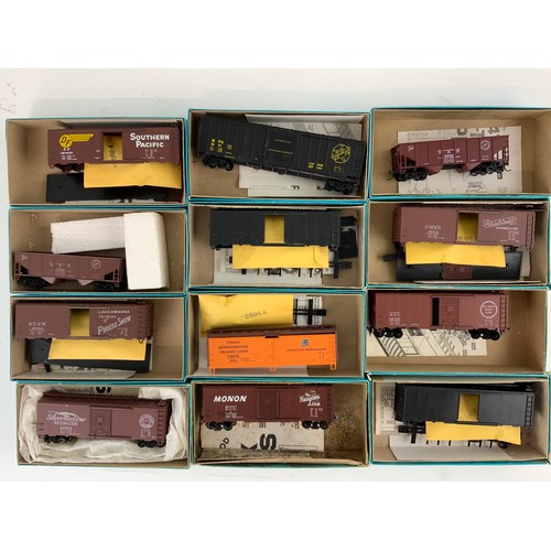 273 - ATHEARN 12 ‘BOXED’ MODEL RAILROAD WAGONS, BOX CARS ETC