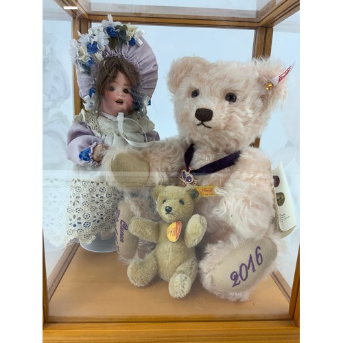 68 - STEIFF BEARS, 664984 TEDDY 28 QUEEN ELIZABETH MBI 2016, PLUS A VERY SMALL ORIGINAL TEDDY BEAR, BOTH ... 