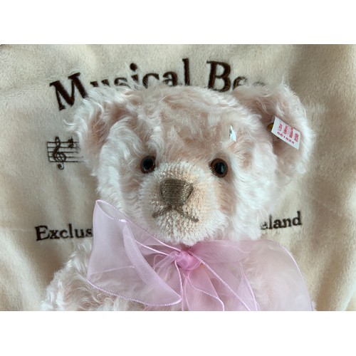 66 - STEIFF MUSICAL BEAR, WITH BAG, 661624, & CERTIFICATE