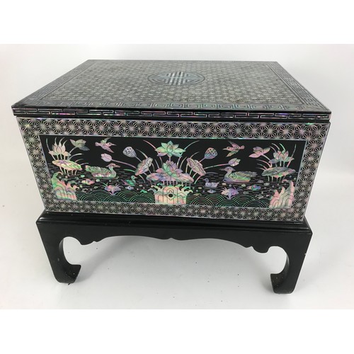 453 - ORIENTAL LACQUERED BOX ON STAND