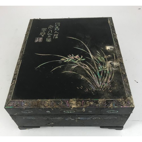 454 - ORIENTAL LACQUERED BOX AND COVER