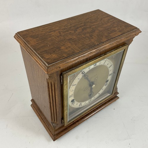 304 - AN OAK CASED MANTEL CLOCK, CIRCA 1920, WITH 8-DAY LEVER WESTMINSTER & WHITTINGTON CHIME MOVEMENT