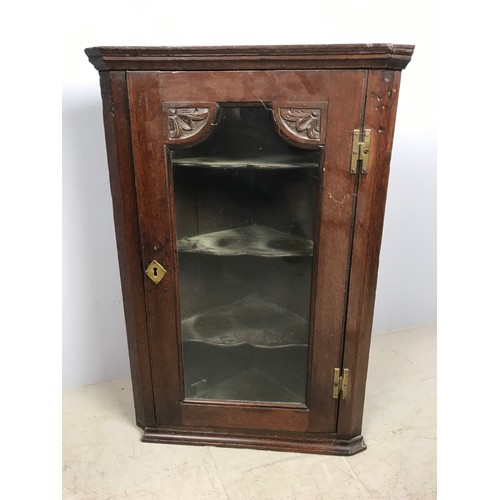 600 - GLAZED CORNER CUPBOARD WITH 3 SHELVES, APPROX 59 CM