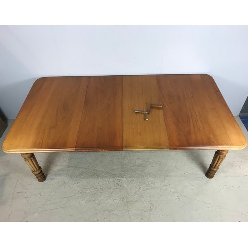 627 - KEY WIND EXTENDING DINING TABLE WITH 2 LEAVES 220cm