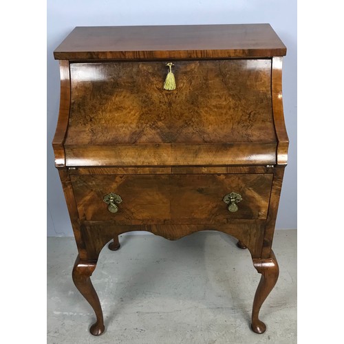 581 - FRENCH STYLE WALNUT VENEER BUREAU DE DAME