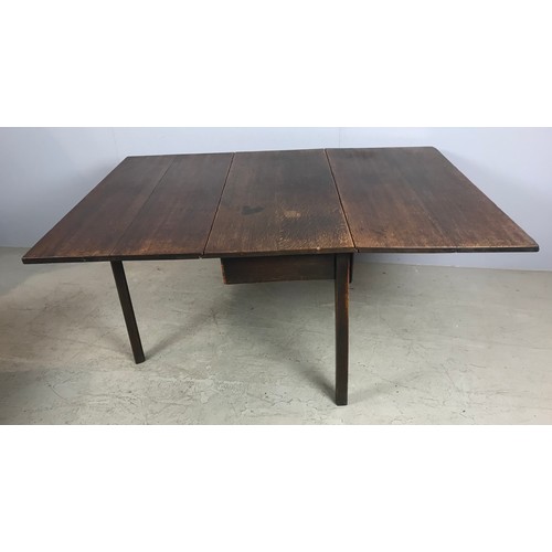 557 - GEORGIAN OAK DROP LEAF DINING TABLE ON SQUARE LEGS