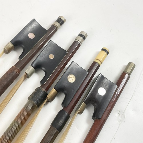 370 - FOUR PERNAMBUCO VIOLIN BOWS, EACH WITH NICKEL MOUNTED EBONY FROG AND MOTHER OF PEARL EYE, 74CM MAXIM... 