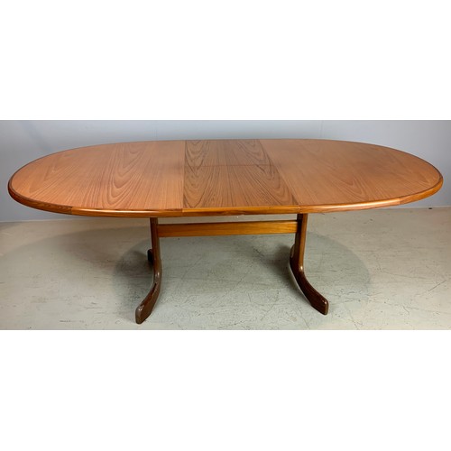 675 - G PLAN TEAK OVAL TOP LATE CENTURY EXTENDING DINING TABLE, approx. 208 x 107 cm max. Overall