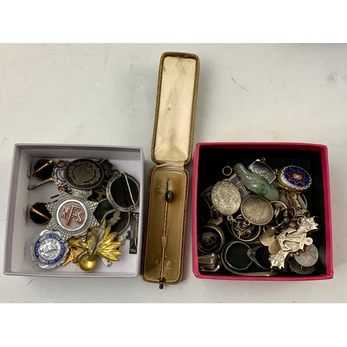 501 - BOX OF MISC. COSTUME JEWELLERY AND OTHER ITEMS INC. GENTS 50M WRIST WATCH, SILVER PHOTO FRAME, ENAME... 