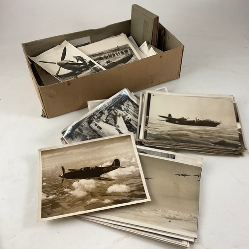 177 - WW2 ORIGINAL PRESS RELEASE AVIATION PHOTOGRAPHS, 1940 -1945, HOME FRONT TO PACIFIC, BOMBER COMMAND, ... 