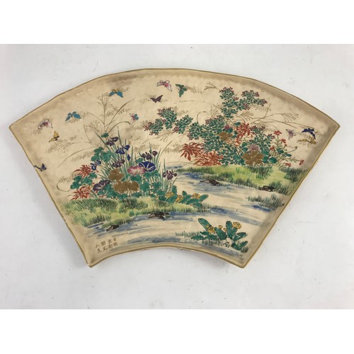 135 - ORIENTAL PORCELAIN FAN DISH WITH 8 CHARACTER MARK & IMPRESSED MARK, 42cm LONG