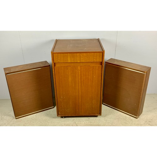 146 - VINTAGE HI FI, CABINET WITH GARRARD SP 25 MK II DECK, LEAK 30 AMPLIFIER AND A PAIR OF WHARFEDALE DAL... 