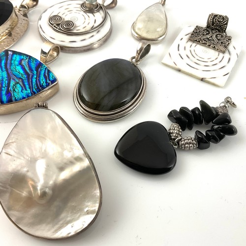 539 - A COLLECTION OF PENDANTS, MODERN STERLING SILVER AND WHITE METAL MOUNTS, SET WITH SEMI PRECIOUS STON... 