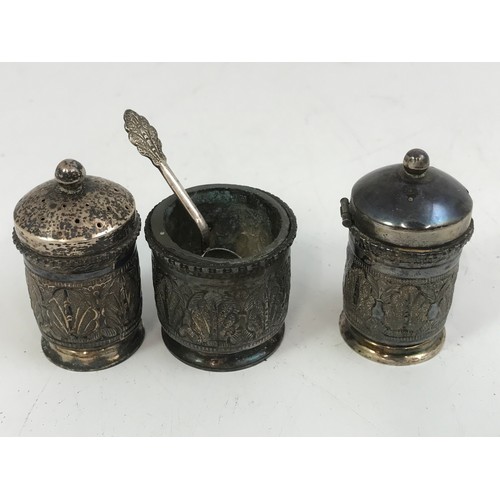 329 - FLOWER HOLDER HORN WITH WHITE METAL MOUNTS WITH A CONDIMENT SET IN HORN HOLDER ( KELANTAN SILVER ?)