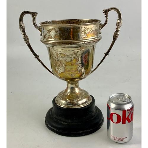 334 - SILVER TROPHY ON PLINTH, approx. 33 cm h. 850g, CARRINGTON RETAILER MARK