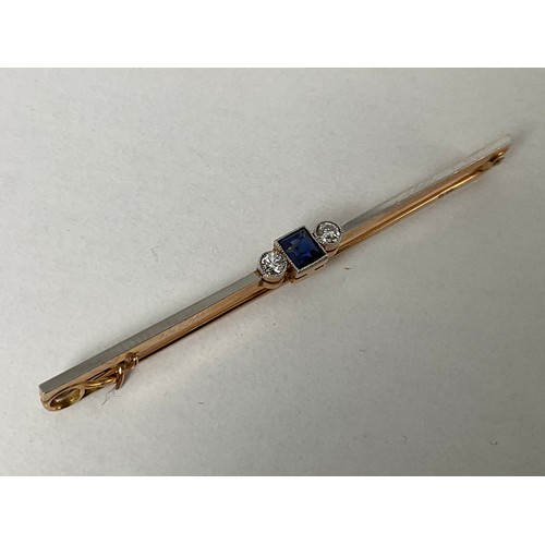 615 - 15ct GOLD BAR BROOCH SET WITH A SAPPHIRE FLANKED BY 2 SMALL DIAMONDS