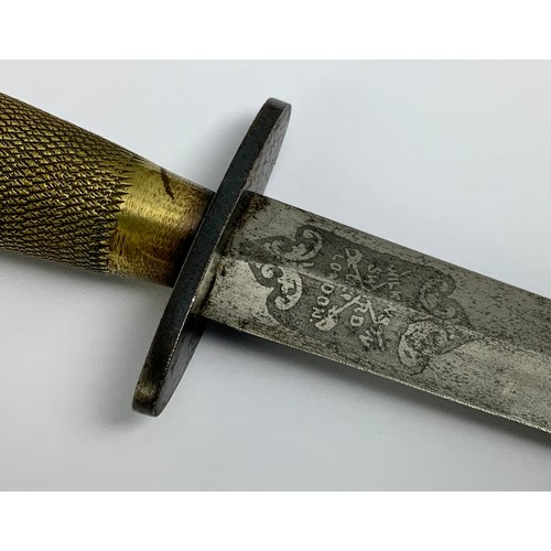 226 - FAIRBURN SYKES FIGHTING KNIFE, BELIEVED TO BE WWII ERA, WITH CHEQUERED BRASS GRIP, BLADE BEARING ETC... 