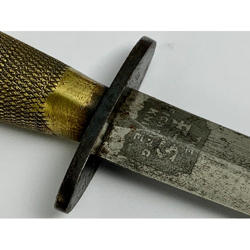 226 - FAIRBURN SYKES FIGHTING KNIFE, BELIEVED TO BE WWII ERA, WITH CHEQUERED BRASS GRIP, BLADE BEARING ETC... 