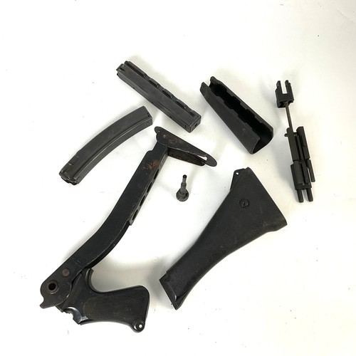 208 - GUN PARTS, MAGAZINES ETC.