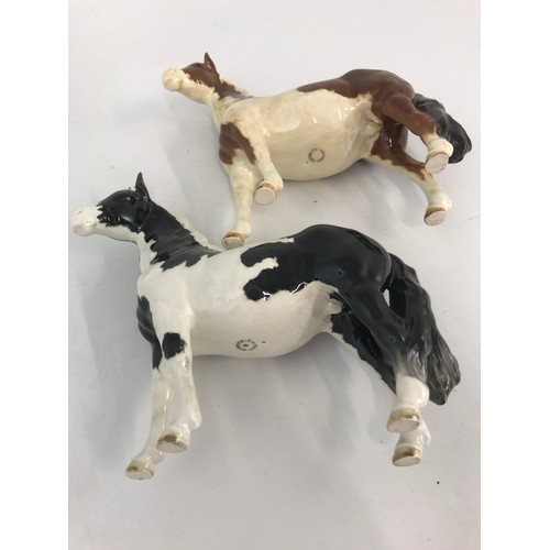 48 - 2 RARE BESWICK PINTO PONY MODEL NO 1373 FIRST VERSION  PIEBALD & SKEWBALD