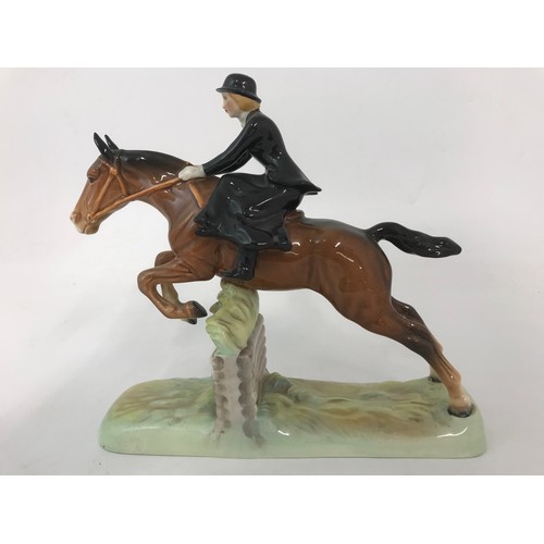 70 - BESWICK HUNTSWOMAN ON JUMPING HORSE MODEL 982 25cm TALL