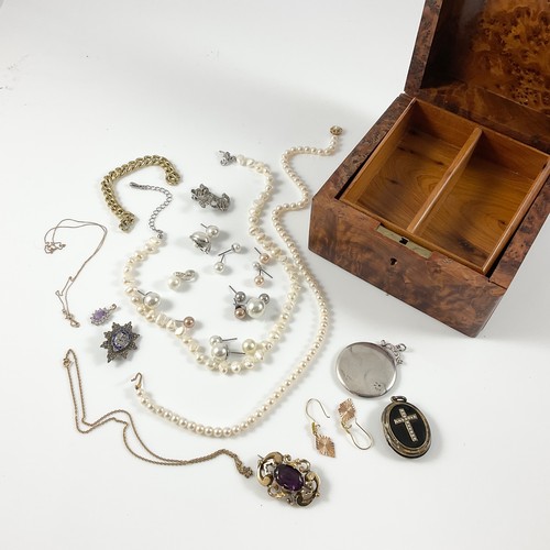 522 - MISC. GOLD AND OTHER COSTUME JEWELLERY INC. PEARLS WITH GOLD CLASP, IN A BURR WALNUT JEWELLERY BOX