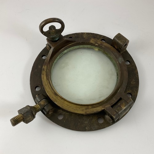 288 - A BRASS SHIP’S PORTHOLE, 29CM OVERALL DIAMETER. PROVENANCE: FROM THE BRANDENBERG WHICH STRUCK THE WR... 