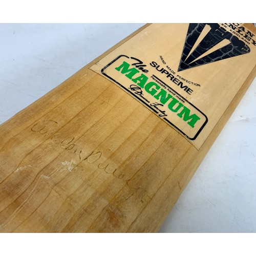 281 - GRAHAM DILLEY CRICKET BAT FROM. THE PRIVATE COLLECTION OF DUNCAN FEARNLEY, THE BAT COMES COMPLETE WI... 