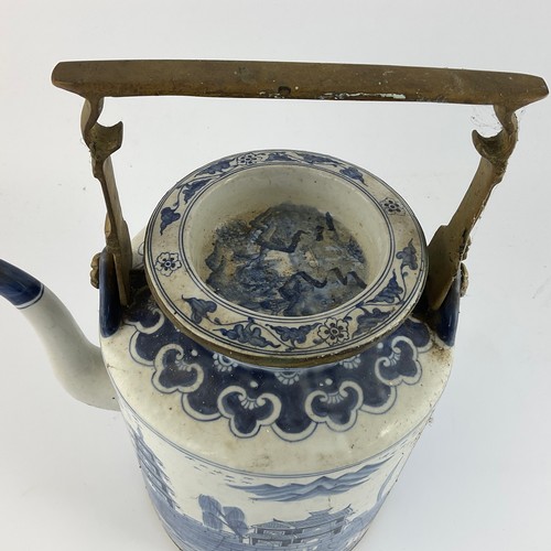 134 - CHINESE BLUE AND WHITE WATER CARRIER