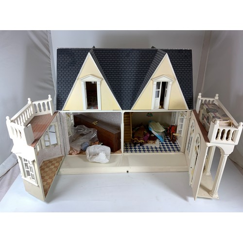 54 - DOLLS HOUSE